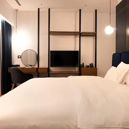 Moncafe Boutique & Tirana