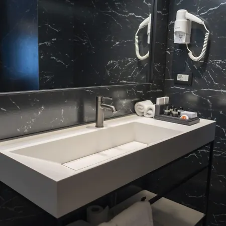 Moncafe Boutique & 4*