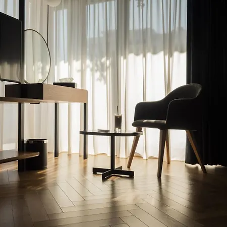 Hotel Moncafe Boutique & 4*