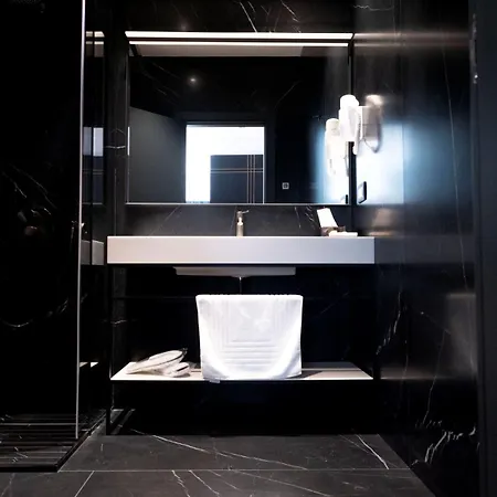 Moncafe Boutique & 4*