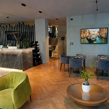 Hotel Gondola & 4*