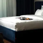 Gondola & 4* Тирана