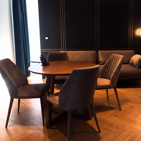 Moncafe Boutique & 4* 티라나