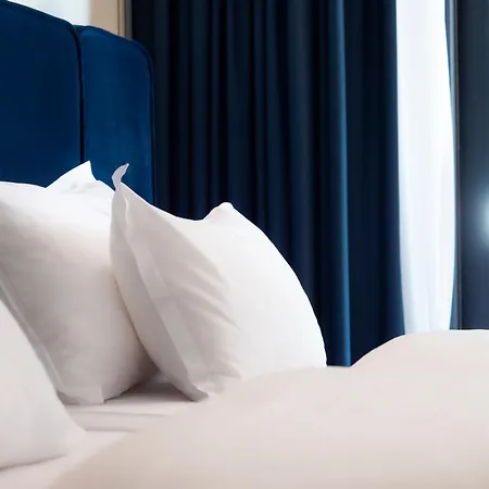 Moncafe Boutique & Tirana